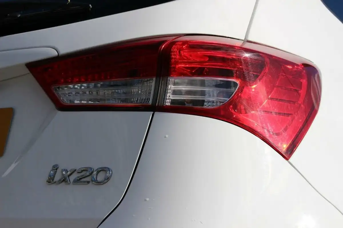 2017-hyundai-ix20-14-se-nav-big-38