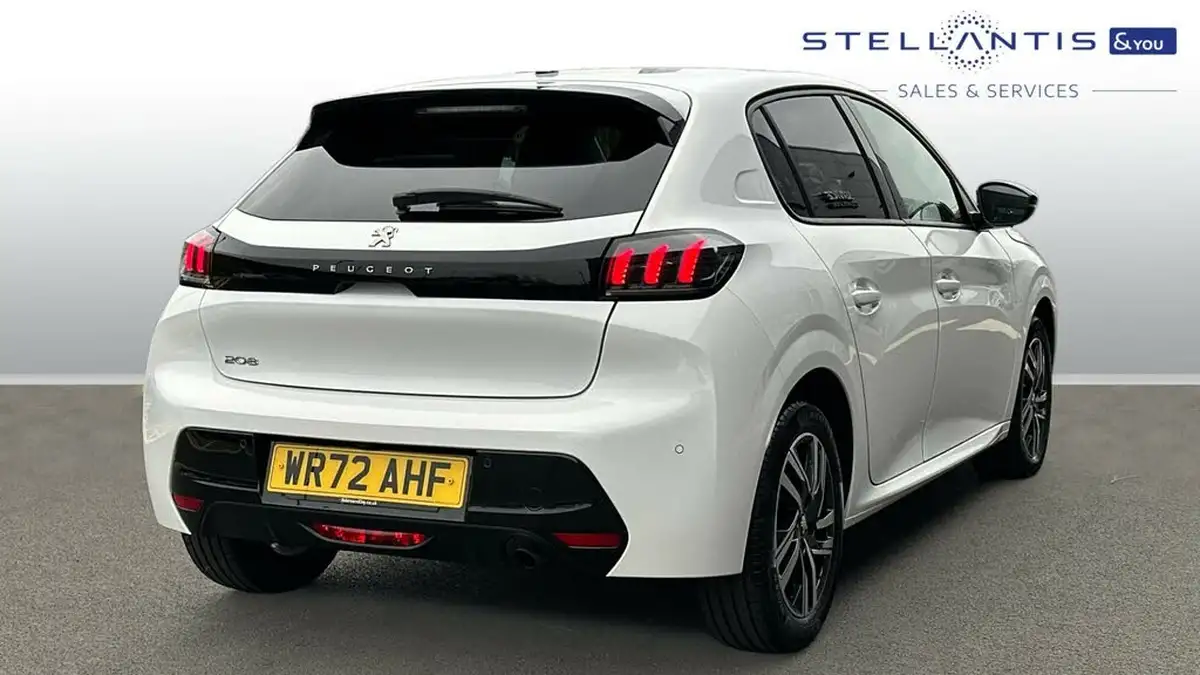 2022-peugeot-208-12-puretech-allure-premium-100ps-big-2