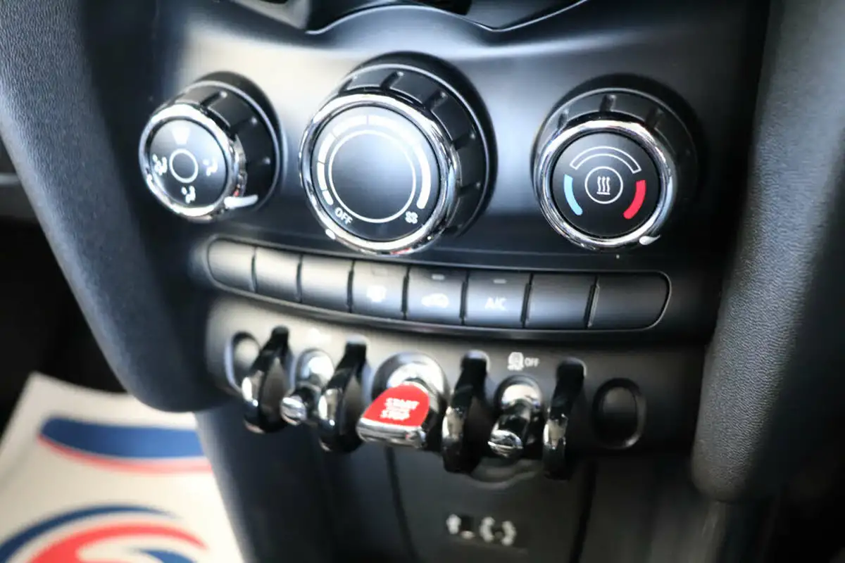 2017-mini-cooper-12-one-3d-big-40