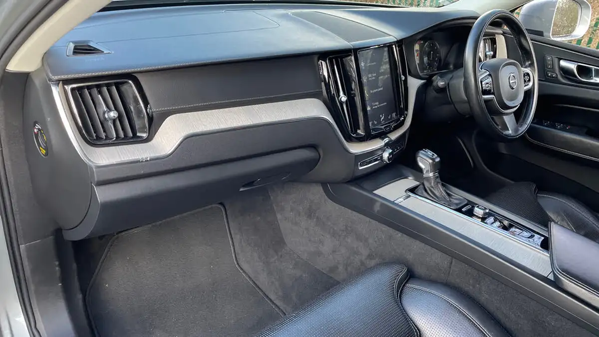 2018-volvo-xc60-20td-d5-inscription-powerpulse-4x4-big-9