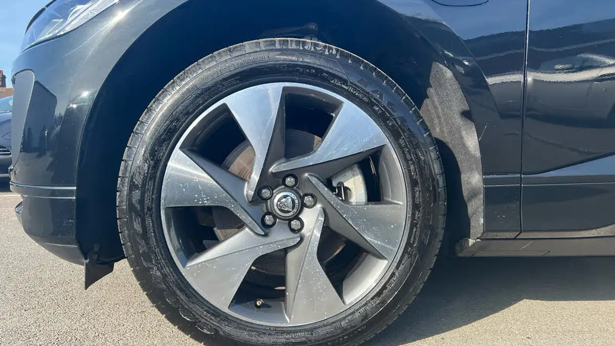 2023-jaguar-i-pace-ev400-r-dynamic-se-black-big-24