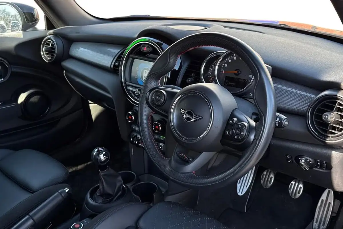 2019-mini-cooper-15-cooper-sport-hatchback-3d-big-13