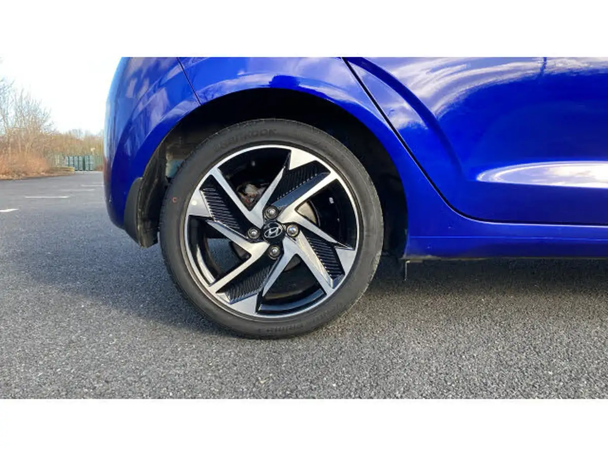 2022-hyundai-i10-12-premium-big-6