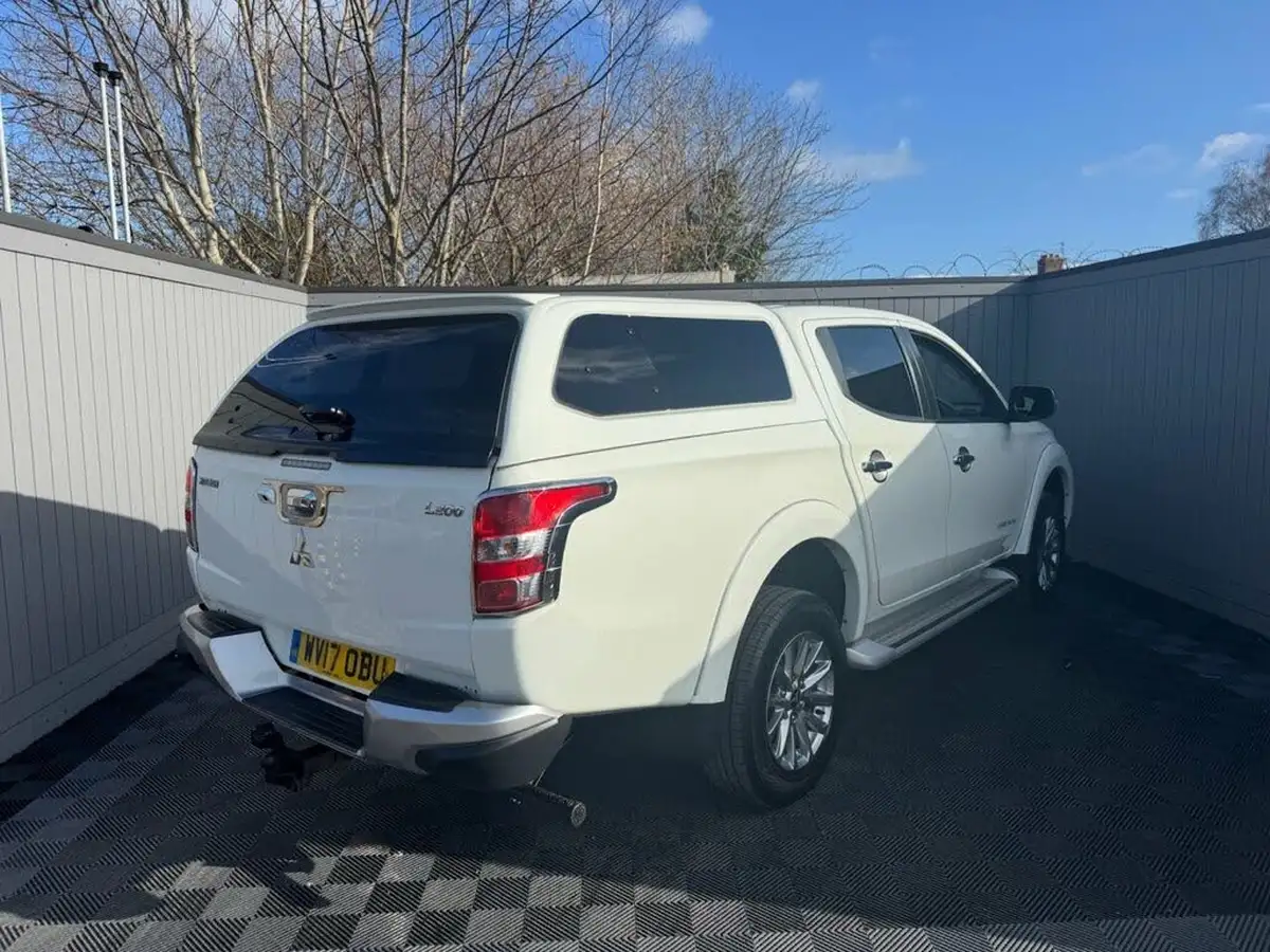 2017-mitsubishi-l200-24di-d-barbarian-178bhp-eu6-big-9