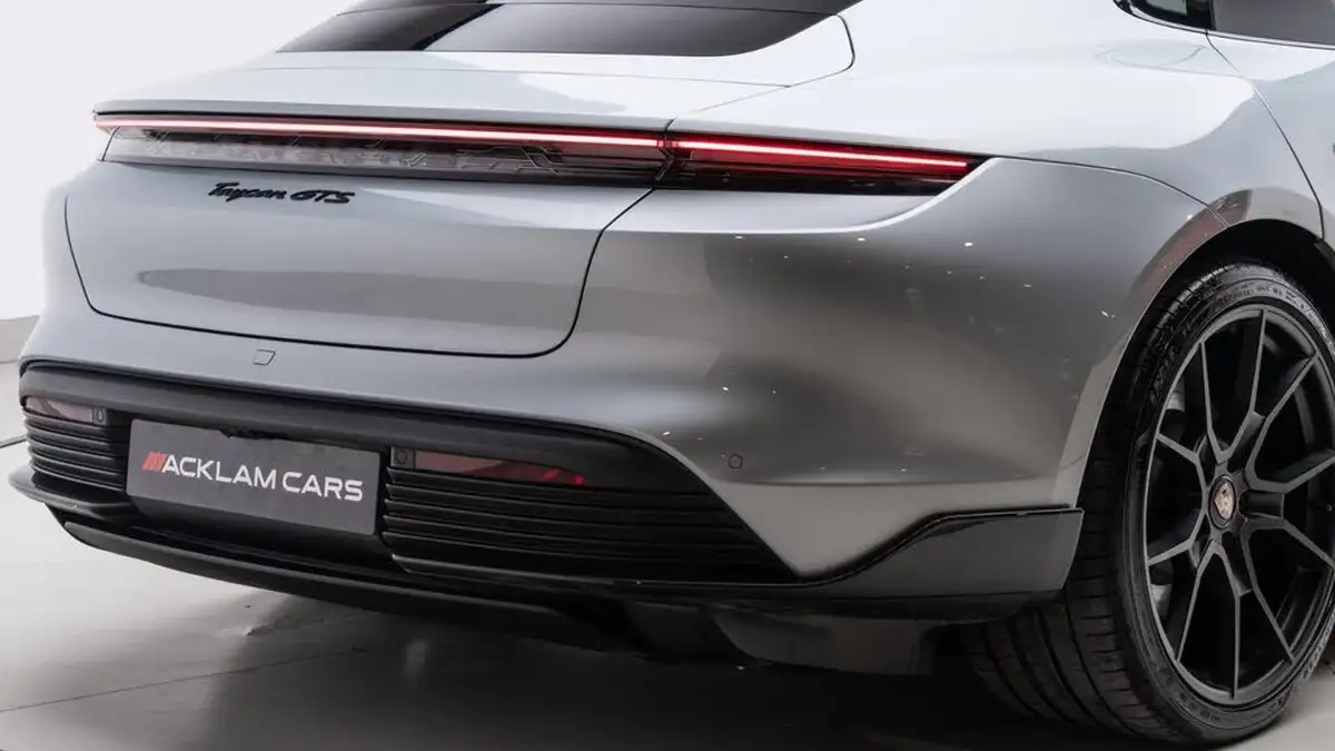 2023-porsche-taycan-e-gts-big-10