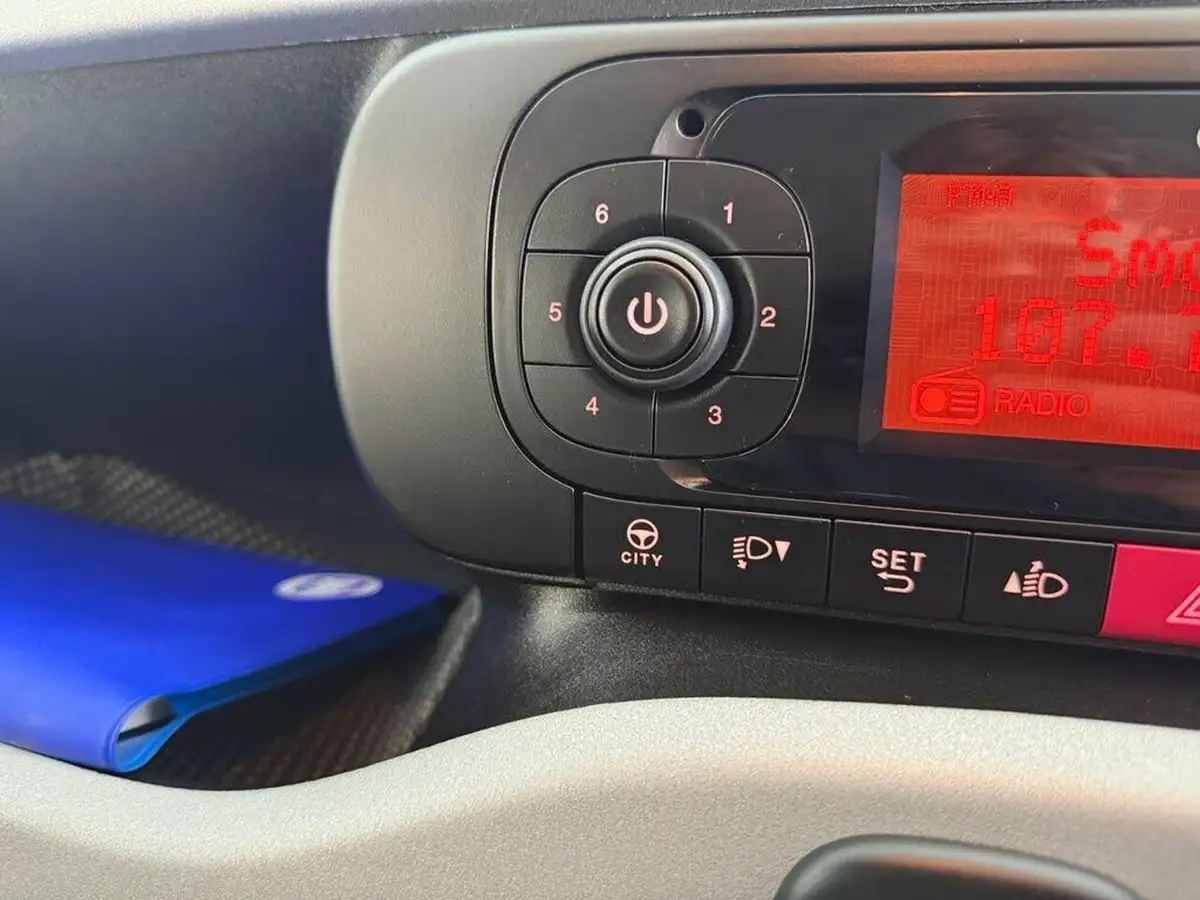 2018-fiat-panda-12-city-cross-style-pack-big-30