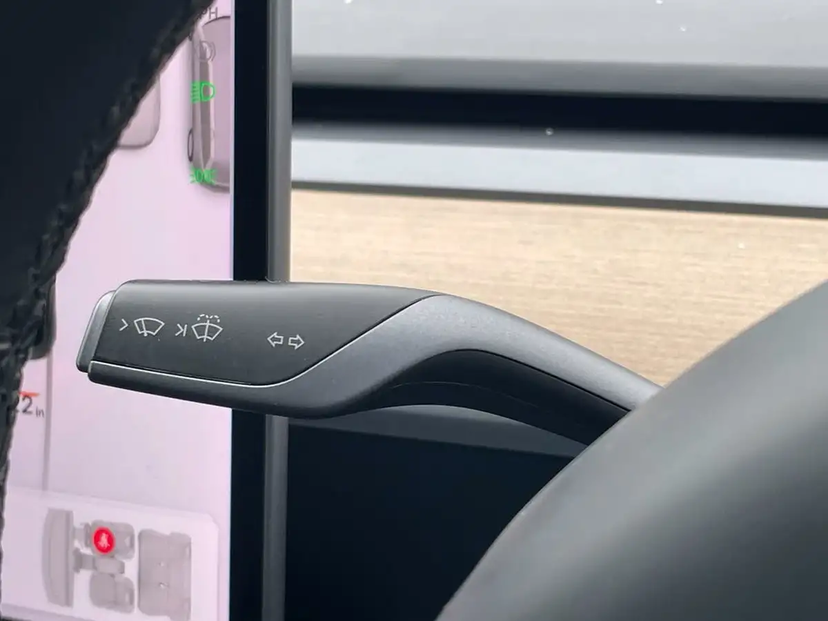 2020-tesla-model-3-e-long-range-big-23