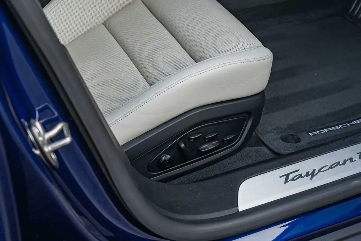 2020-porsche-taycan-e-turbo-big-45