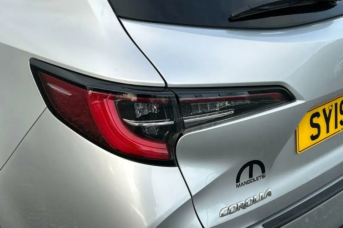 2019-toyota-corolla-20-vvt-i-design-panoramic-roofspare-wheel-touring-sports-big-27