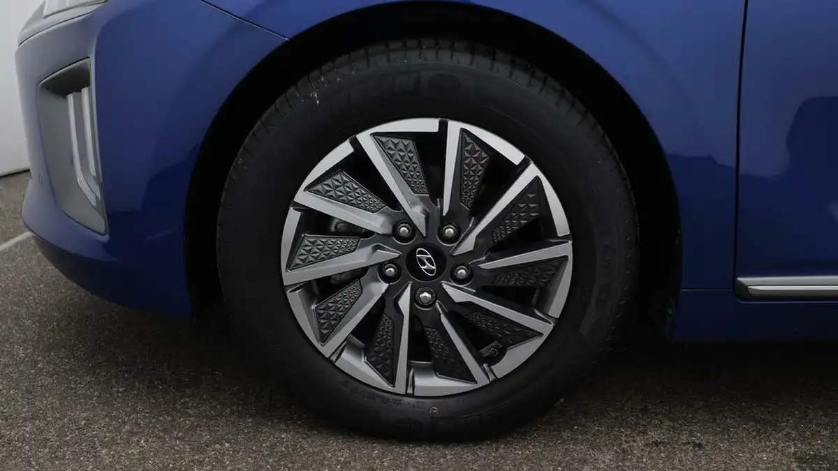 2021-hyundai-ioniq-e-premium-se-electric-100kw-big-18