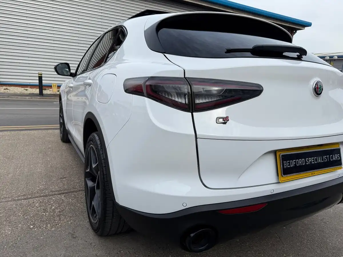 2019-alfa-romeo-stelvio-20-ti-big-18