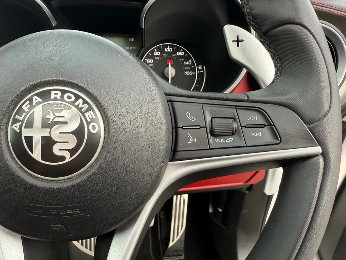 2019-alfa-romeo-stelvio-20-ti-big-42