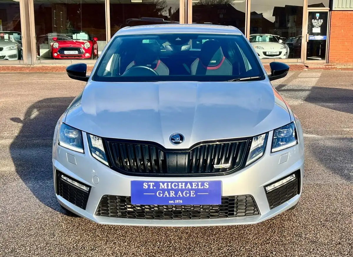 2019-skoda-octavia-20-tsi-vrs-hatchback-big-4