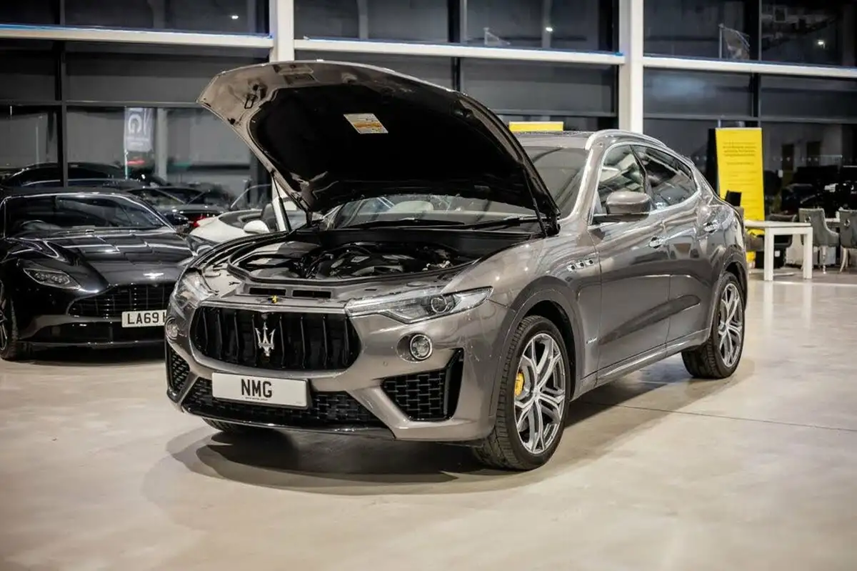 2019-maserati-levante-30-gransport-nerissimo-pack-ss-big-10