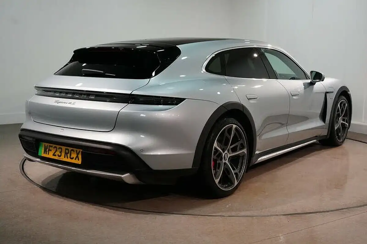 2023-porsche-taycan-e-4s-cross-turismo-big-8