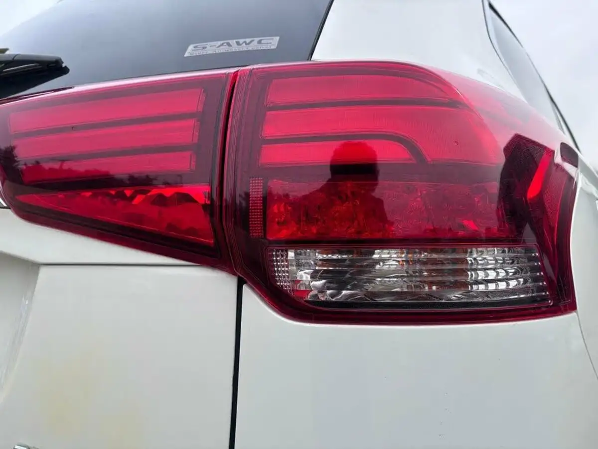 2018-mitsubishi-outlander-20-4h-phev-big-56