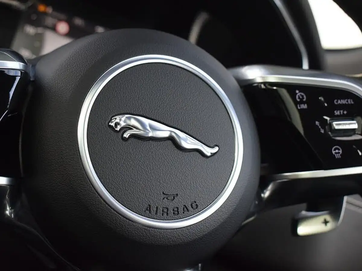 2022-jaguar-f-pace-20-d200-r-dynamic-black-big-21
