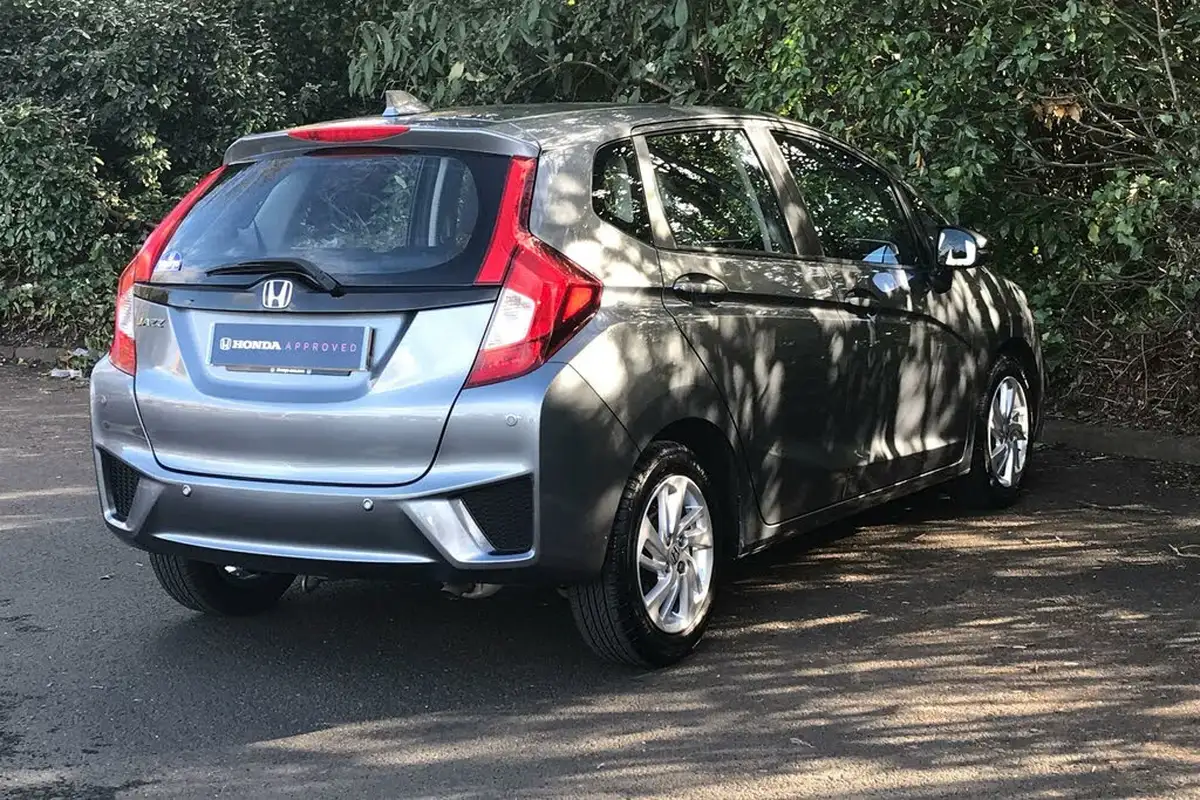 2017-honda-jazz-13-i-vtec-se-cvt-big-10