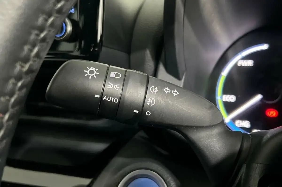 2022-toyota-yaris-15-vvt-i-design-panoramic-roof-big-28