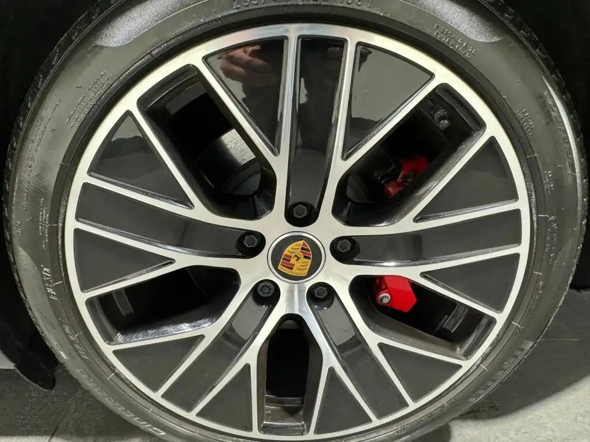 2023-porsche-taycan-e-gts-sport-turismo-big-12