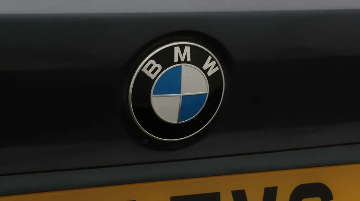 2021-bmw-x1-20-xdrive20i-xline-big-20