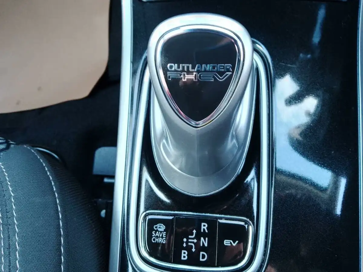 2020-mitsubishi-outlander-24-reflex-plus-commercial-big-10