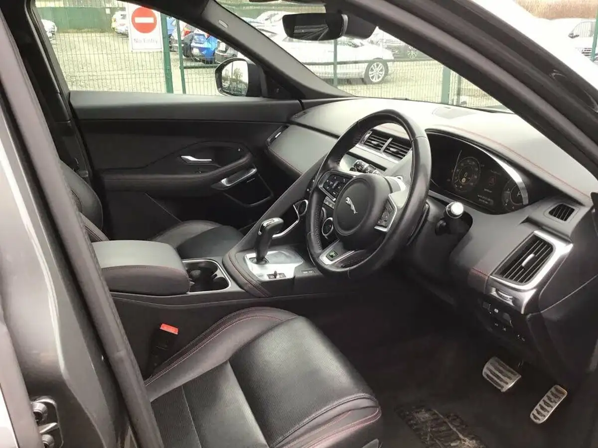 2019-jaguar-e-pace-20-i4d-chequered-flag-150ps-big-10