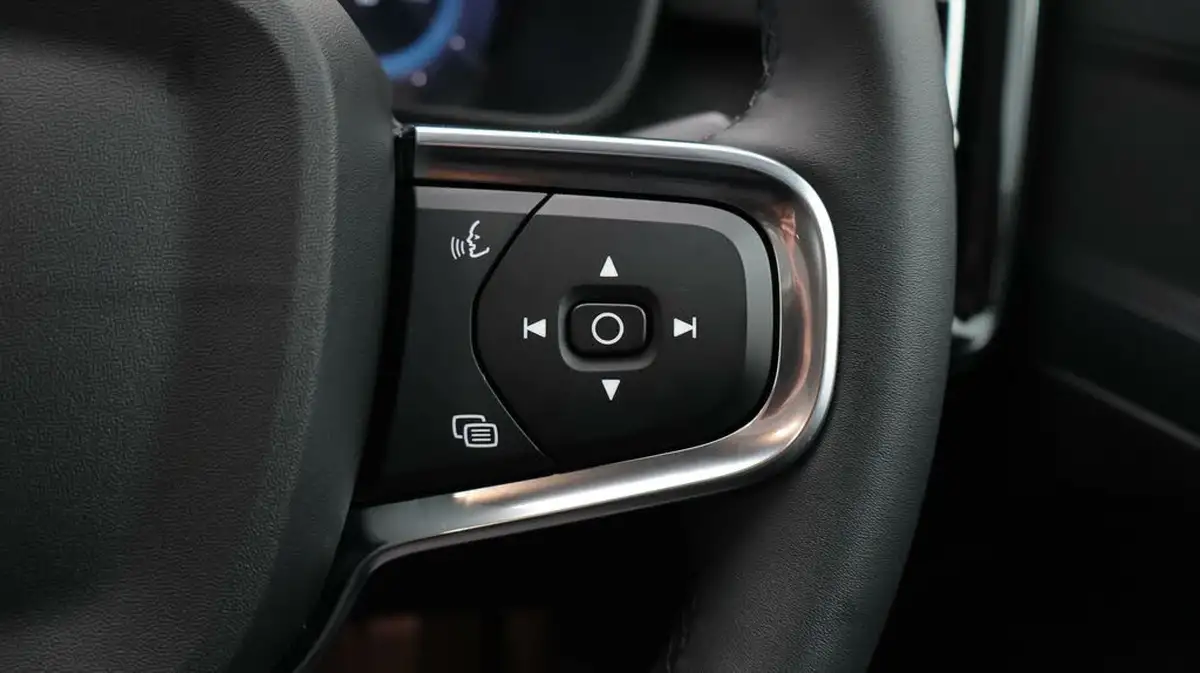 2023-volvo-c40-e-twin-recharge-core-big-25
