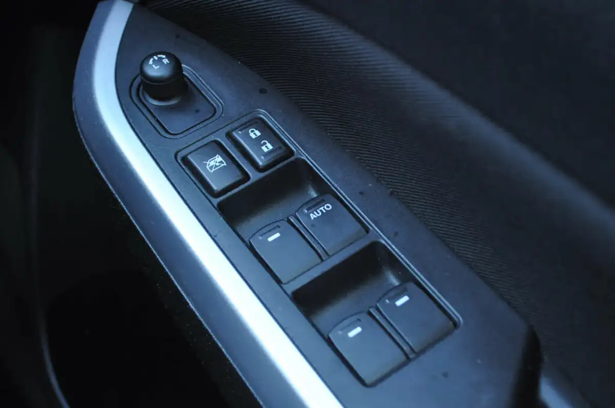 2015-suzuki-vitara-16-sz-t-big-16