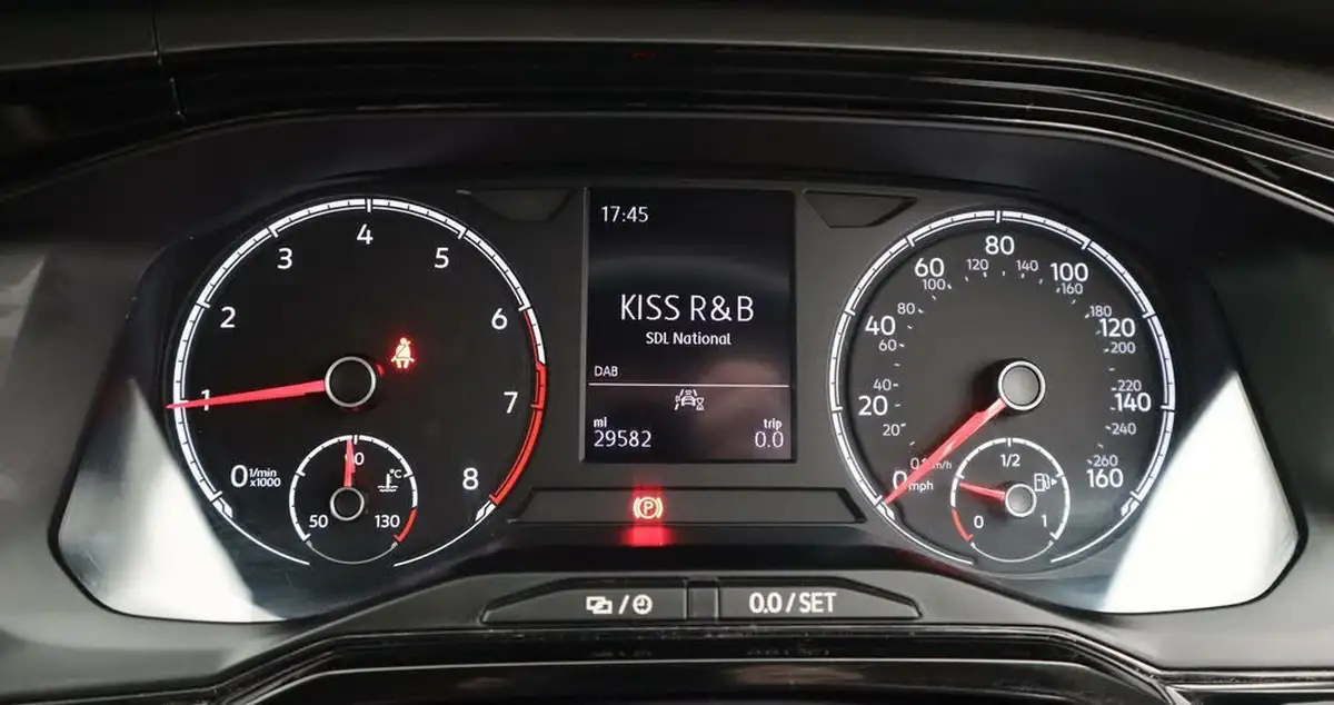 2020-volkswagen-polo-10-match-big-10