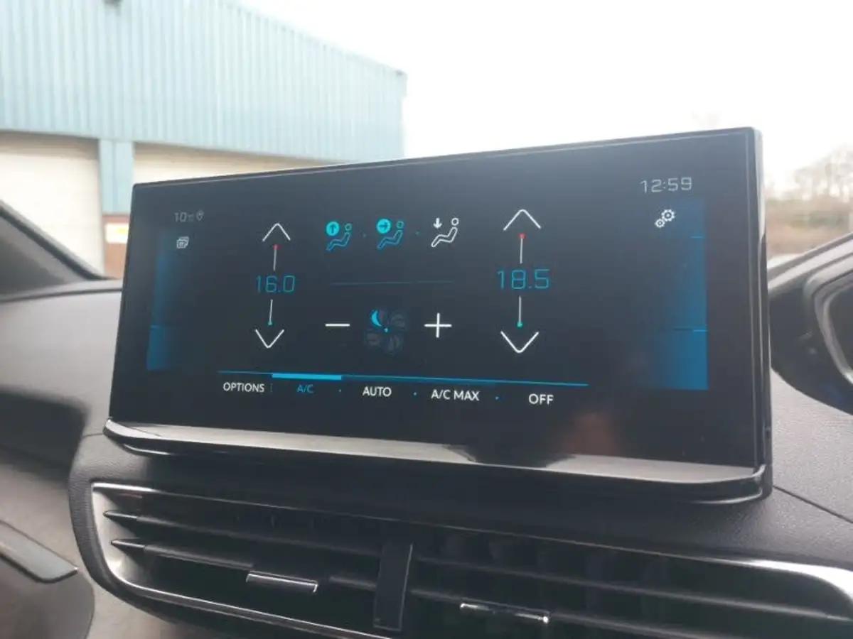 2023-peugeot-3008-suv-12-puretech-gt-136ps-hybrid-e-dsc6-big-14