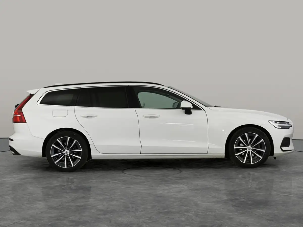 2022-volvo-v60-20-b3-momentum-161bhp-big-4