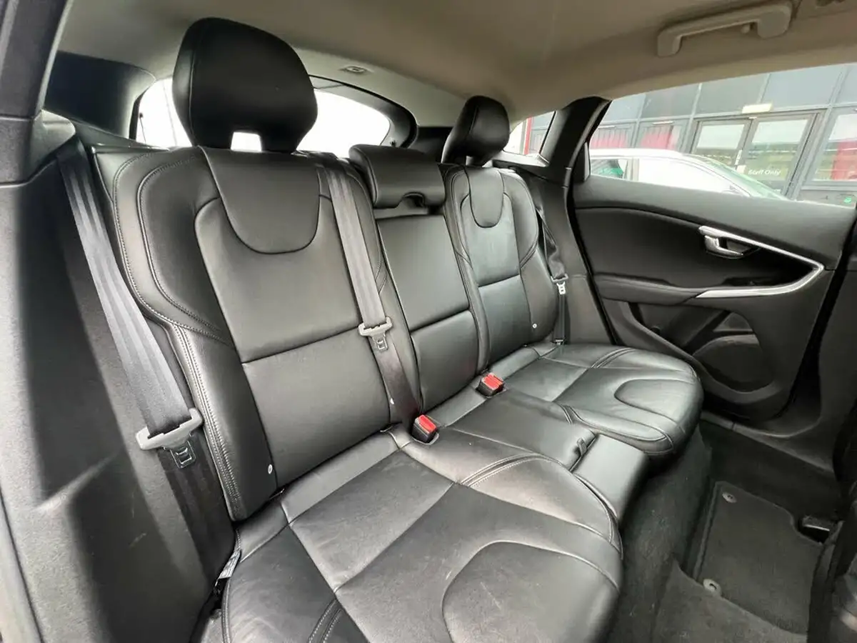 2016-volvo-v40-20td-d3-inscription-big-21