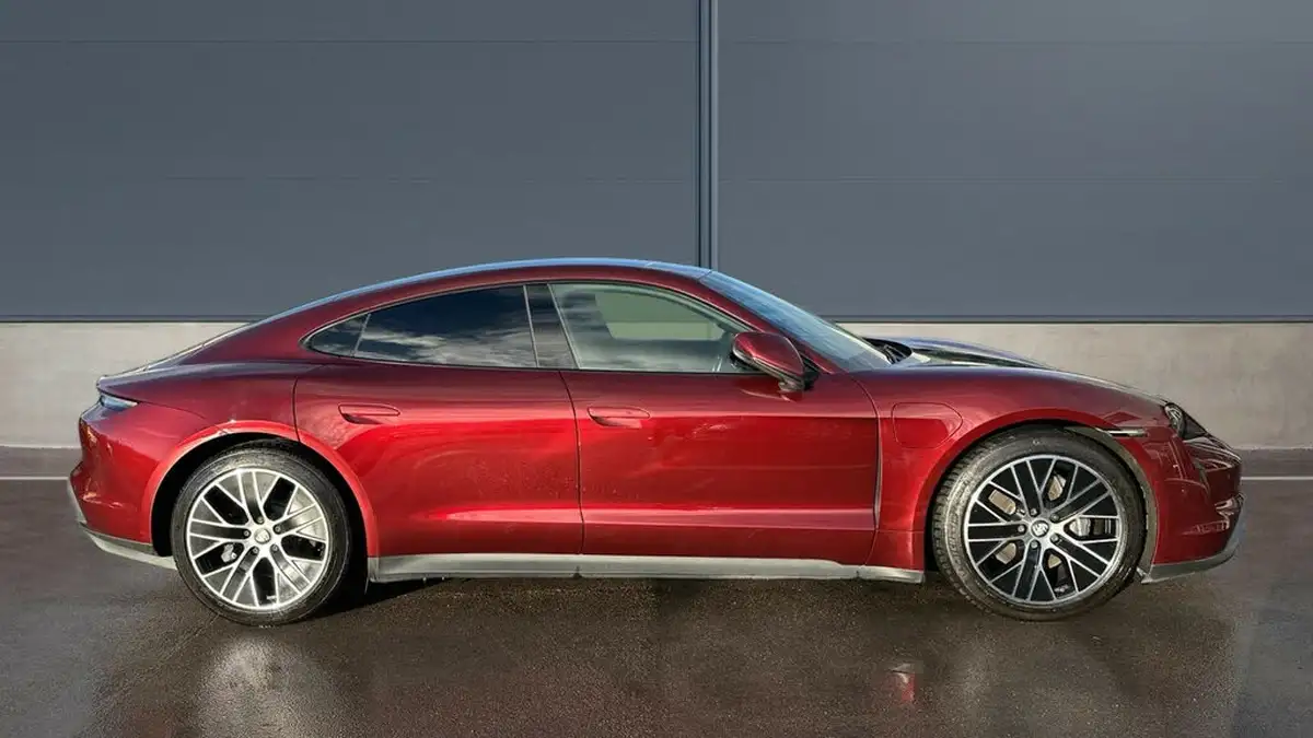 2021-porsche-taycan-e-base-476ps-performance-battery-plus-big-2