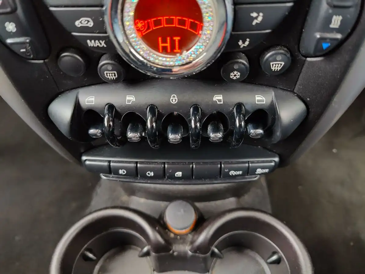 2012-mini-countryman-16-one-98bhp-big-18