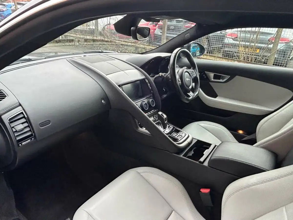 2015-jaguar-f-type-30-s-coupe-quickshift-big-29