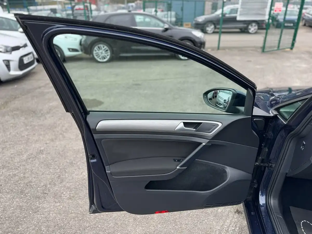 2015-volkswagen-golf-16tdi-match-105ps-bmt-ss-5d-dsg-big-37