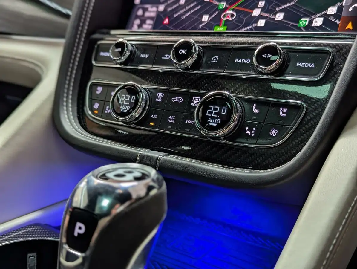 2022-bentley-bentayga-40-v8-big-11