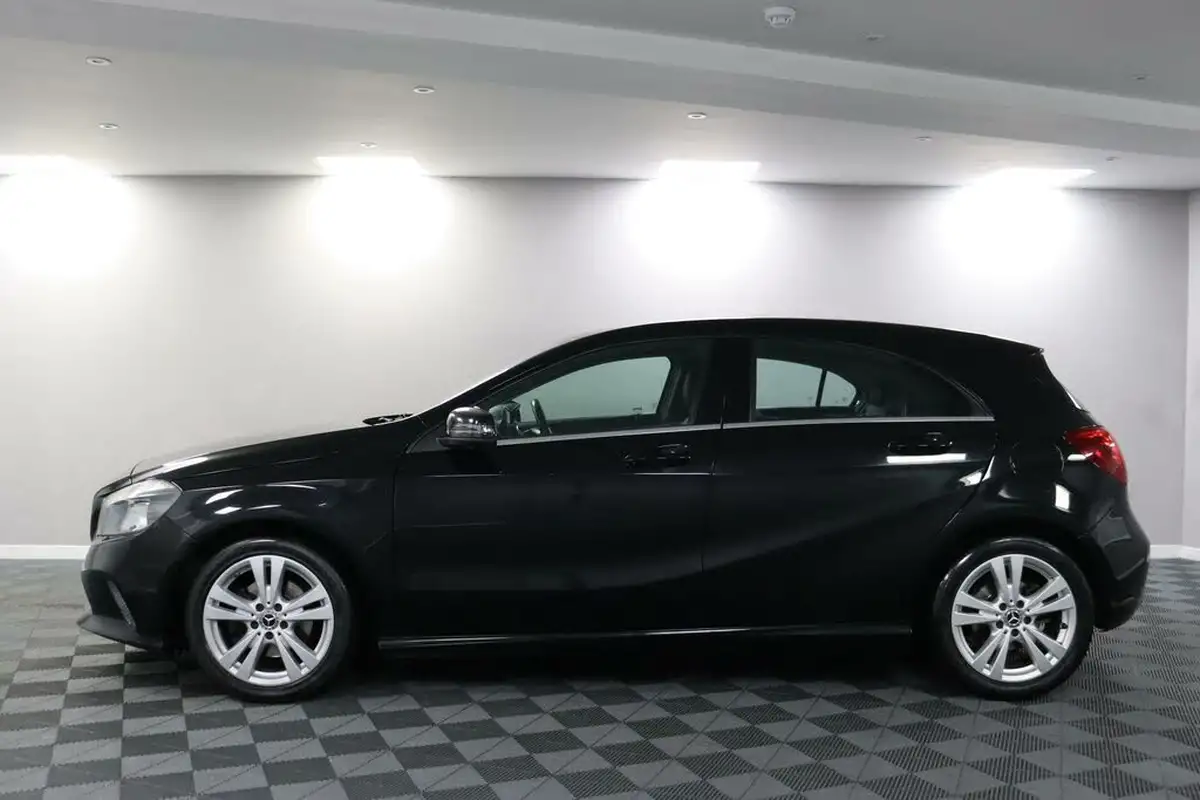 2017-mercedes-benz-a-class-21d-a200d-sport-ss-7g-dct-big-17