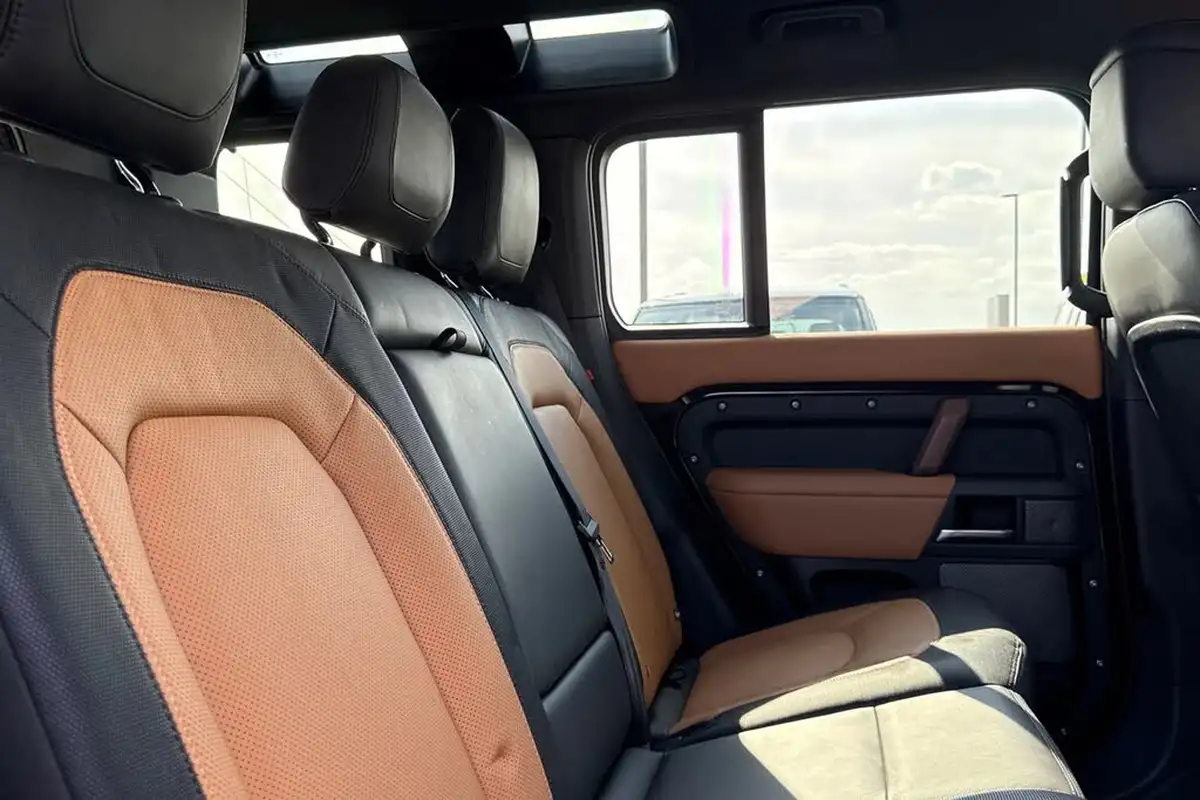 2023-land-rover-110-defender-30-d300-x-dynamic-hse-big-40