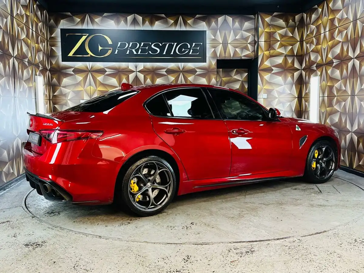 2018-alfa-romeo-giulia-29-biturbo-quadrifoglio-big-28