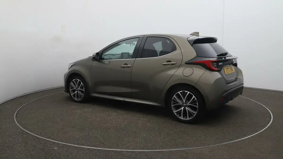 2021-toyota-yaris-15-vvt-i-excel-big-30