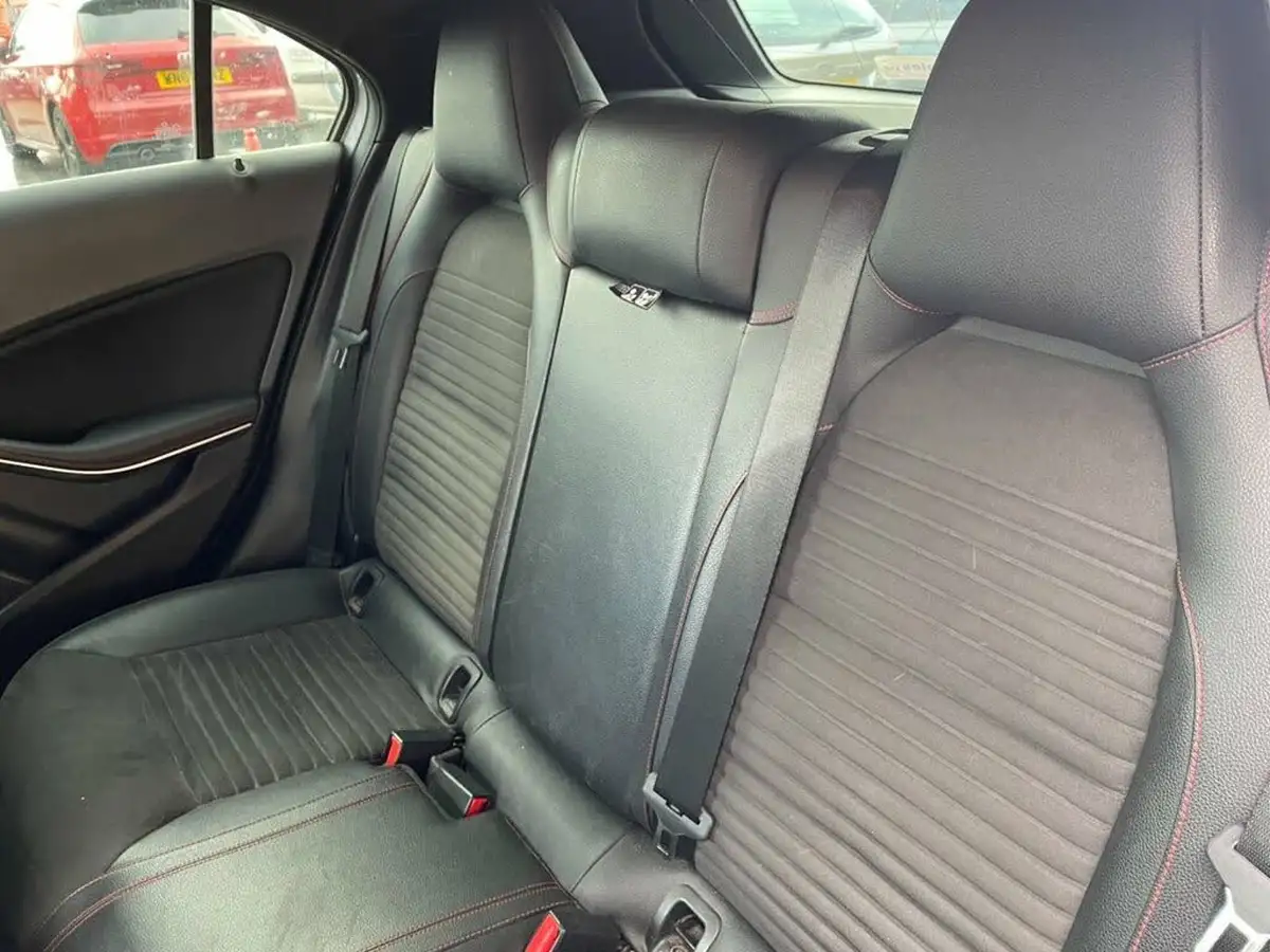 2015-mercedes-benz-a-class-21d-a200d-amg-line-136ps-premiumss-big-7