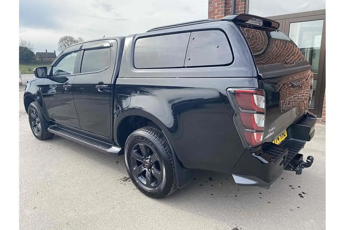 2024-isuzu-d-max-19td-v-cross-auto-big-3