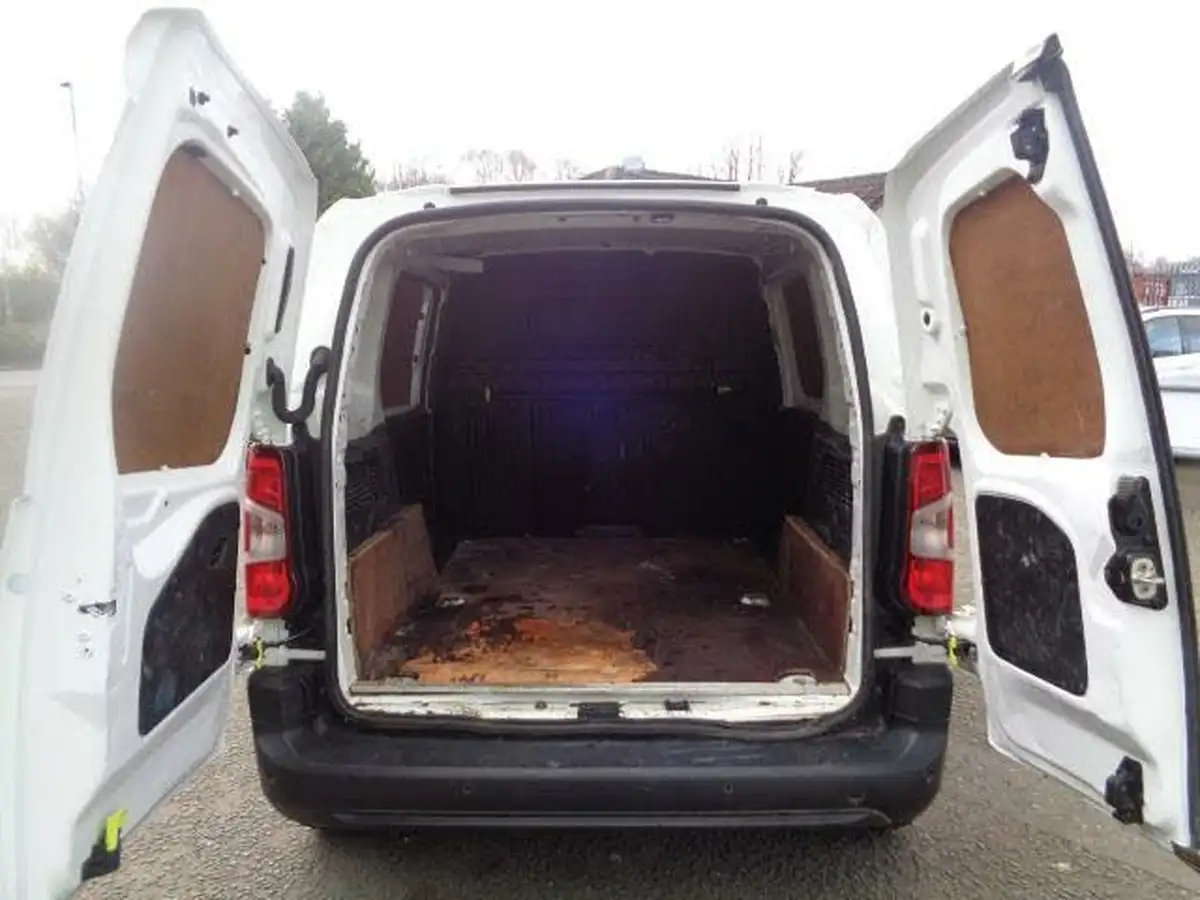 2020-citroen-berlingo-15bluehdi-1000-enterprise-100pseu6dt-e-ss-panel-big-13