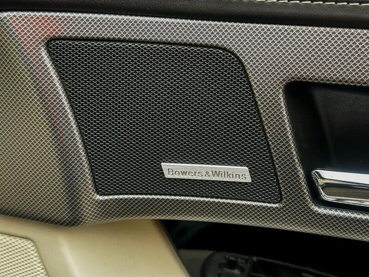 2011-jaguar-xf-50-xfr-big-36