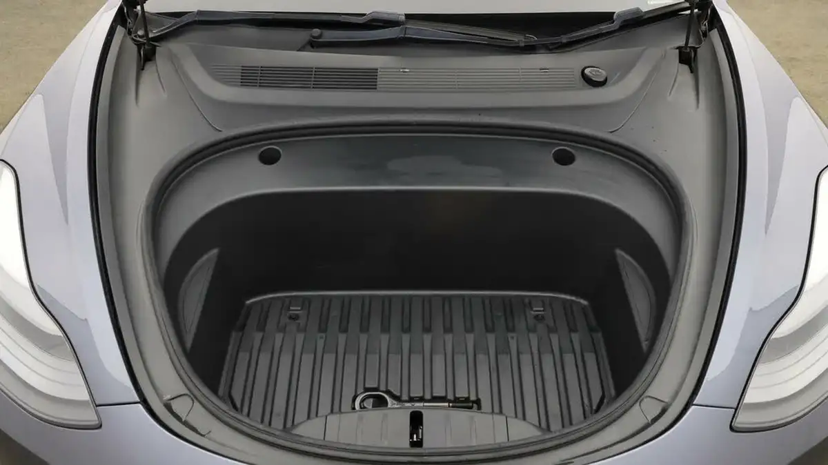 2020-tesla-model-3-e-long-range-big-18