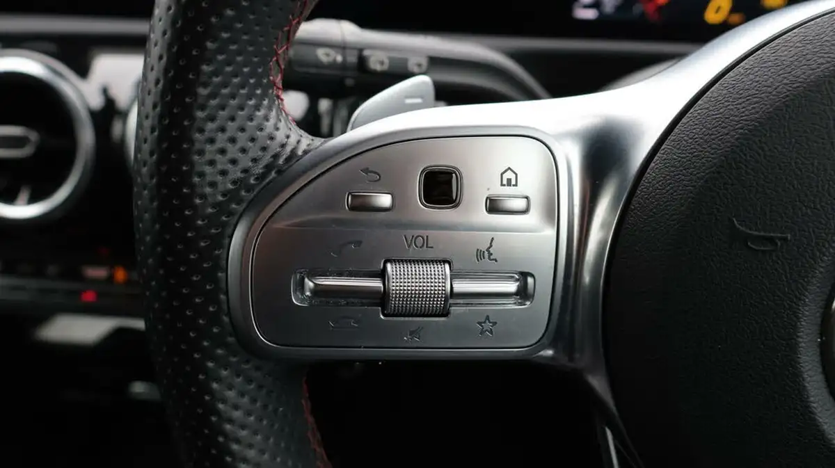 2020-mercedes-benz-a-class-13-a200-amg-line-executive-hatchback-5d-7g-dct-big-23