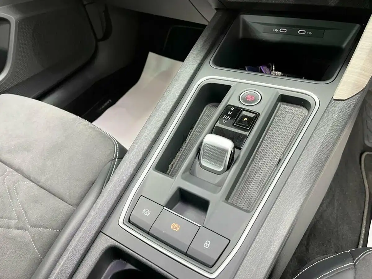 2021-seat-leon-14-e-hybrid-xcellence-hatchback-big-25