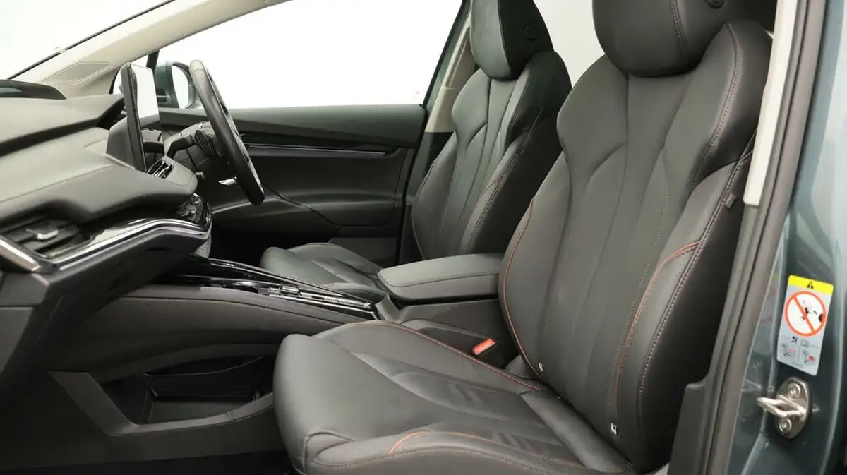 2021-skoda-enyaq-e-80-suite-82-kwh-big-14